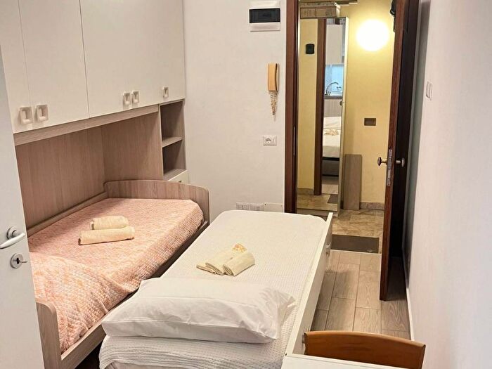 Appartamento monolocale in affitto in Via Cola di Rienzo, Solari, Milano