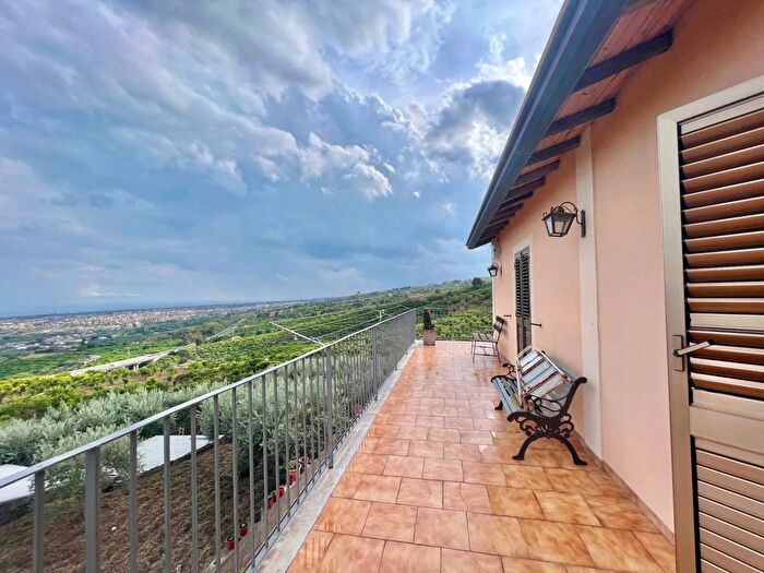 Appartamento con 6 locali in vendita in Mascali