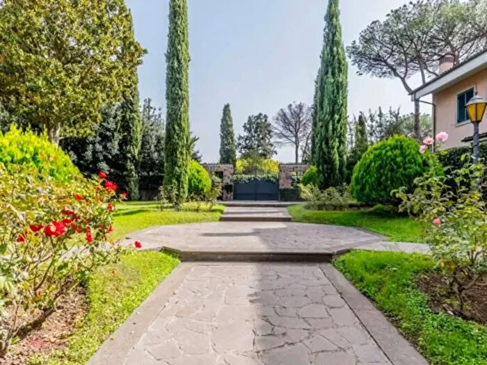 Casa con 6 locali in vendita in Roma