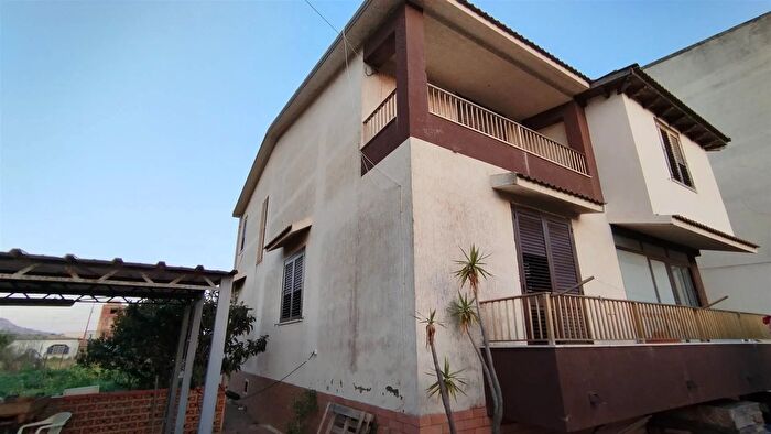 Casa con 7 locali in vendita in Licata