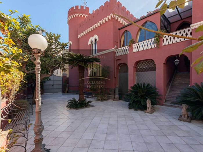 Casa con 6 locali in affitto in Via Vittorio Emanuele, Letojanni