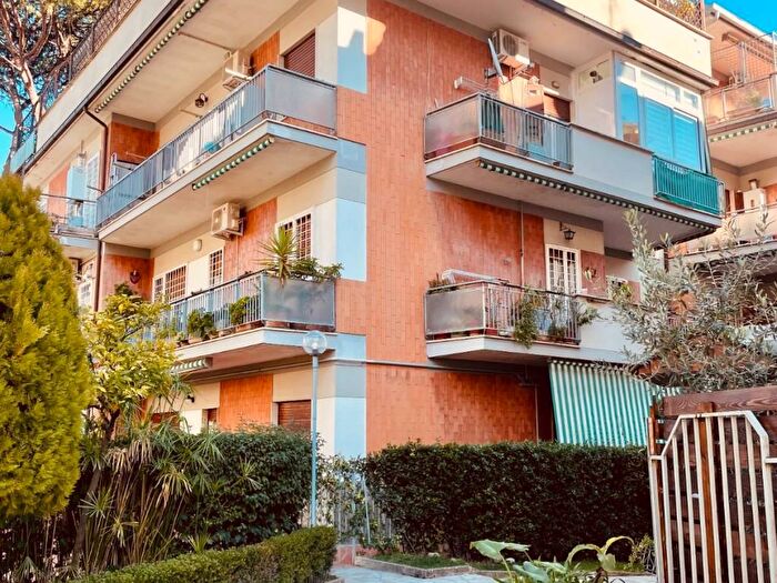 Casa trilocale in affitto in Via Mompeo, Tomba di Nerone, Roma