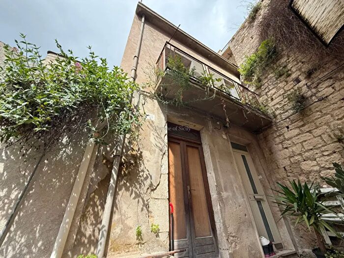 Casa con 5 locali in vendita in Modica