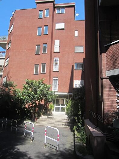 Appartamento quadrilocale in vendita in Via Misurina, Roma