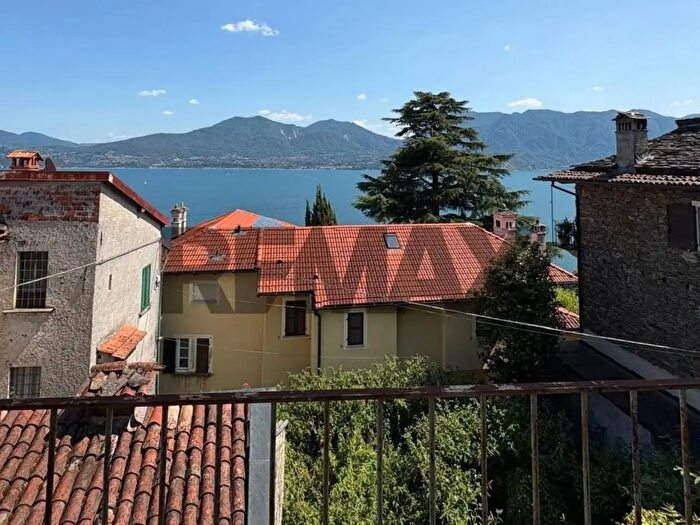 Casa trilocale in vendita in Rione Cadevecchio, Oggebbio