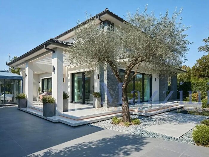 Casa con 15 locali in vendita in Via Mascagni, Forte Dei Marmi