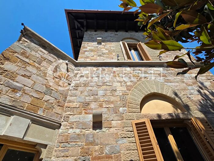 Casa con 16 locali in vendita in Via dei Bastioni, Firenze