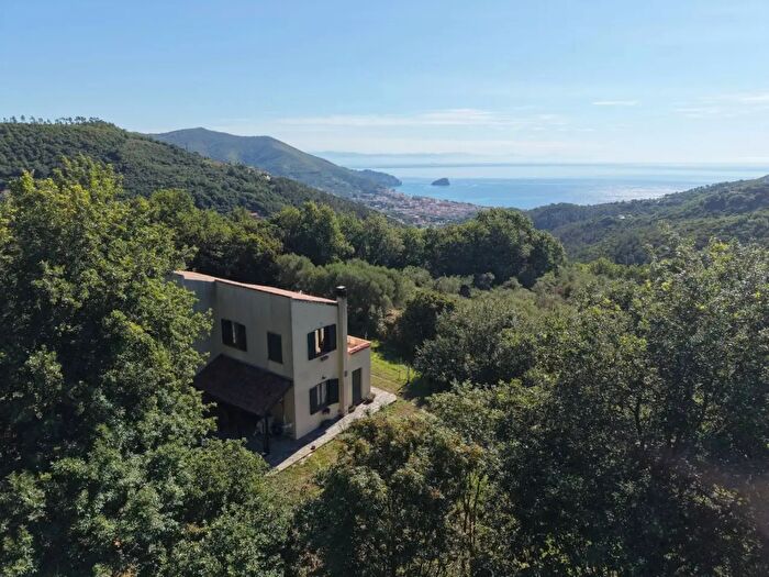 Casa con 5 locali in vendita in Contrada Ganduglia, Noli