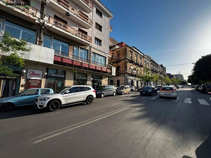 Appartamento trilocale in vendita in Via Stazzone, Catania
