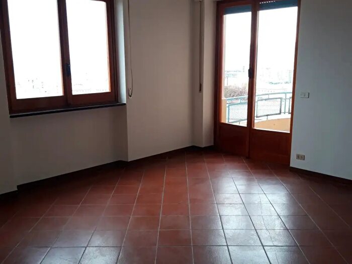 Appartamento con 8 locali in affitto in Savona