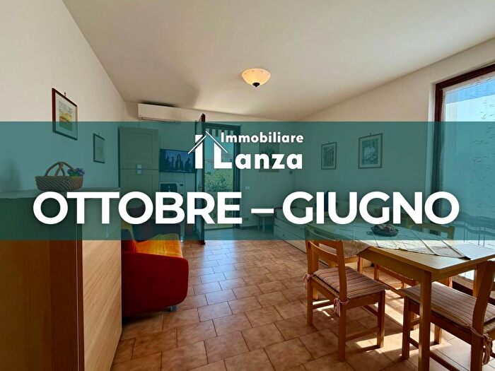 Appartamento bilocale in affitto in Via Monte Baldo, Centro, Lazise