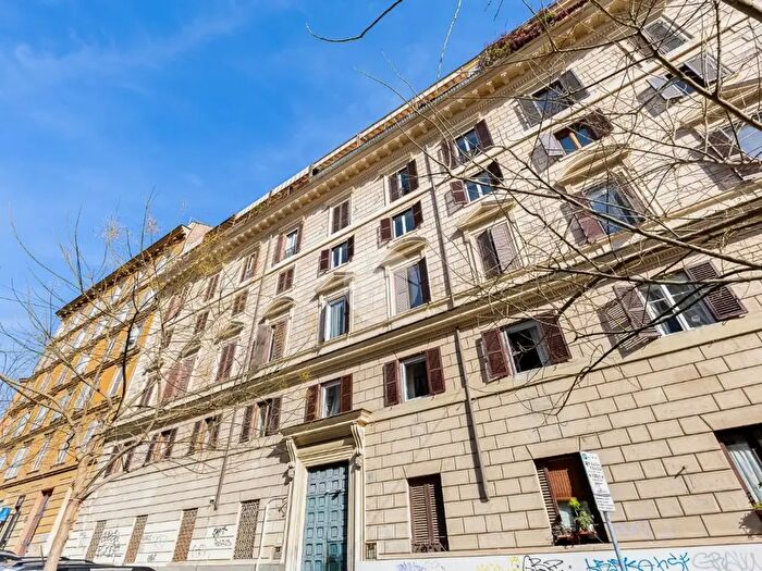 Appartamento trilocale in vendita in Via Goffredo Mameli, Roma