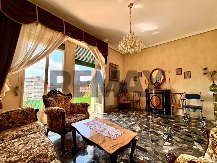 Appartamento con 7 locali in vendita in Via Natalelli, Ragusa