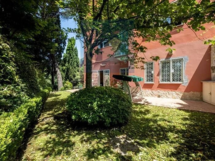 Appartamento con 6 locali in vendita in Via Agostino Bassi, Roma