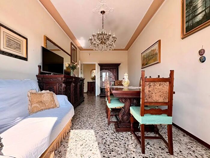 Appartamento trilocale in vendita in Via Carlo Vittori, Cremona