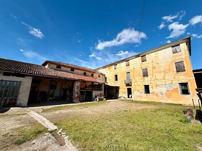 Casa quadrilocale in vendita in Via Monte Grappa, Colceresa