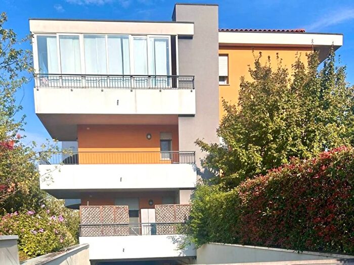 Appartamento trilocale in affitto in Via Monte Forno, Vat Paderno, Udine