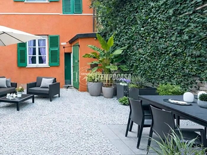 Casa con 8 locali in vendita in Genova