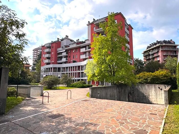 Appartamento bilocale in affitto in Via Legnone, Milano