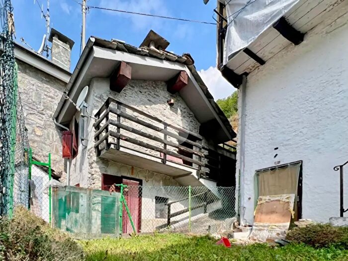 Casa bilocale in vendita in Via Sant'Anna, Lemie