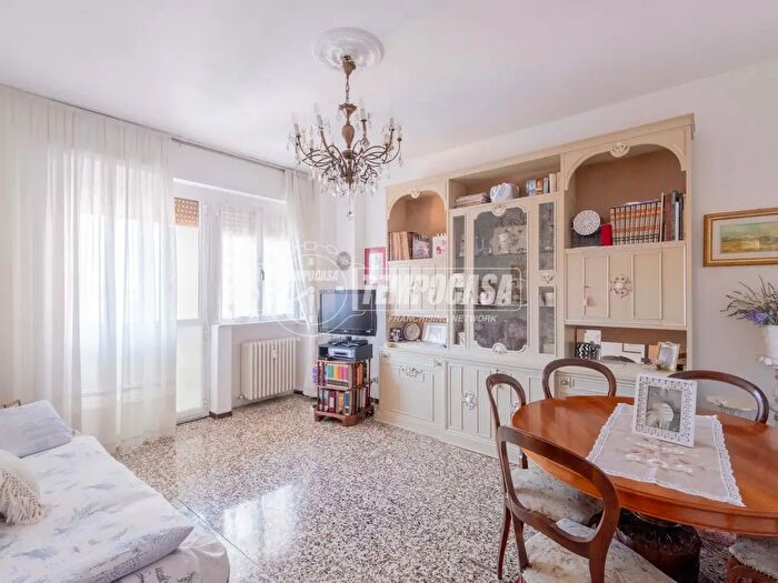 Appartamento trilocale in vendita in Via Padre Reginaldo Giuliani, Milano