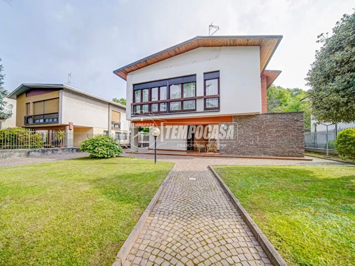 Casa con 5 locali in vendita in Via Gramsci, Gallarate