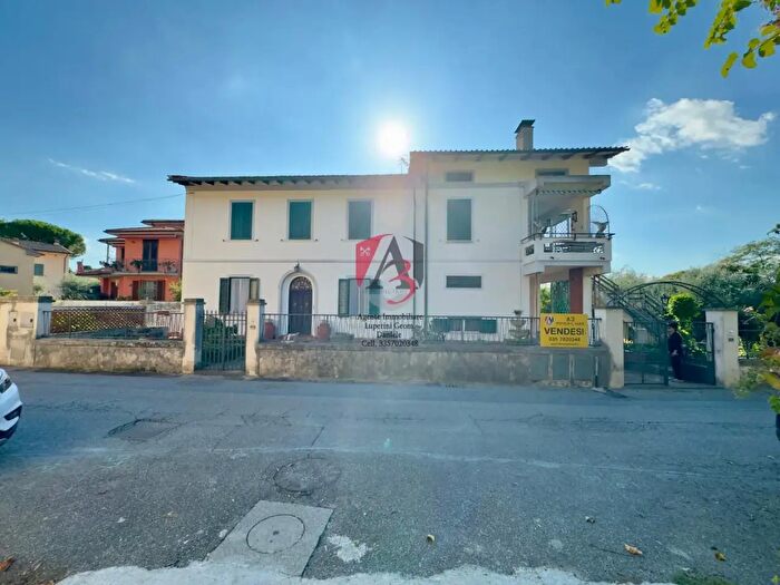 Casa con 15 locali in vendita in San Giuliano Terme