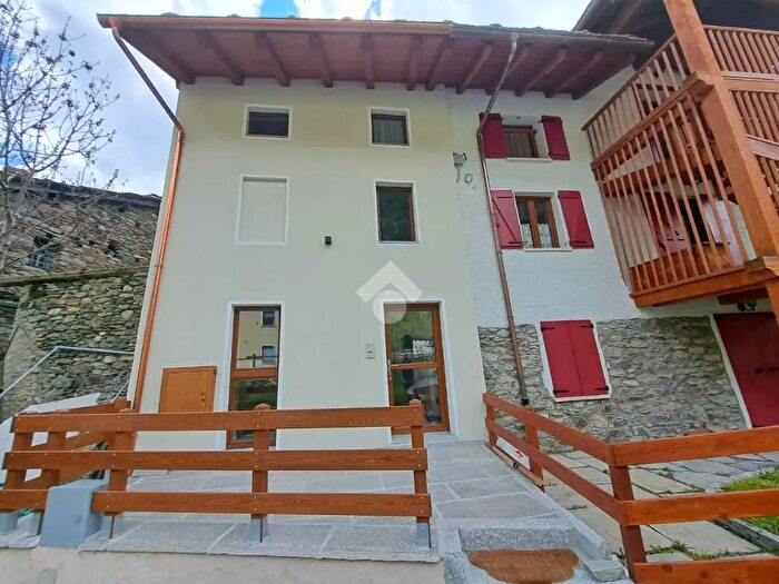 Appartamento bilocale in affitto in Frazione Voueces, Ollomont