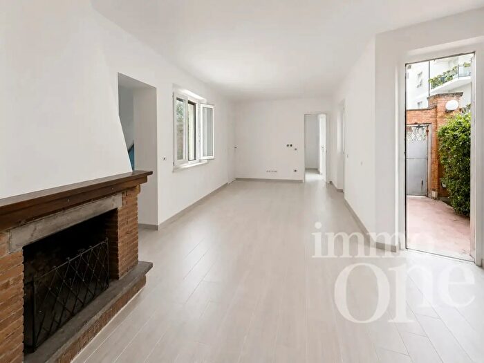 Appartamento con 8 locali in vendita in Via Goito, Livorno