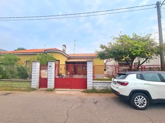 Casa bilocale in vendita in Via Zara, Canegrate