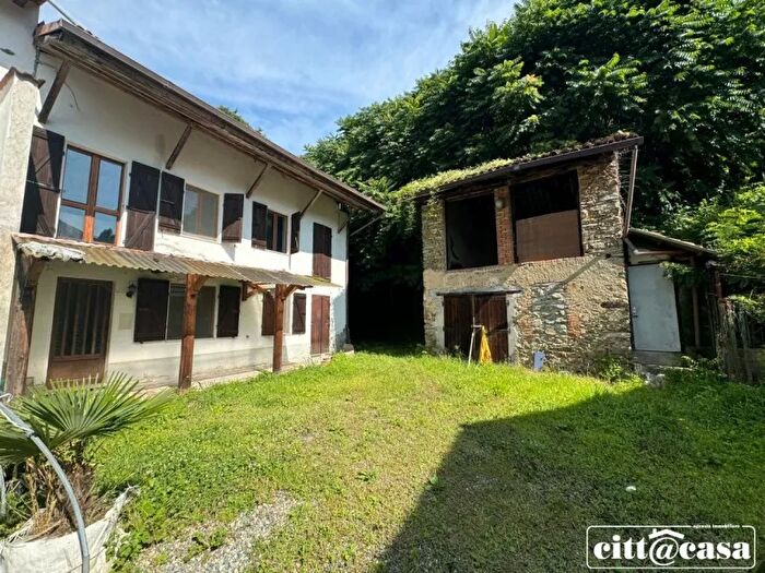 Casa con 6 locali in vendita in Casalborgone