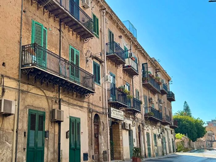 Appartamento trilocale in vendita in Via Resuttana, Palermo