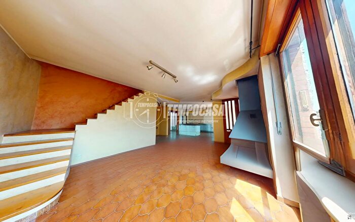 Casa con 8 locali in vendita in Volpiano