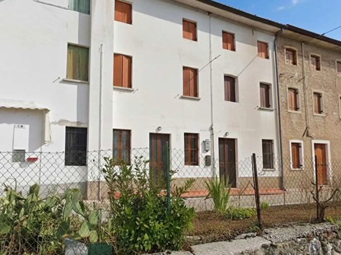 Casa con 6 locali in vendita in Via Borgo Val, Sarmede