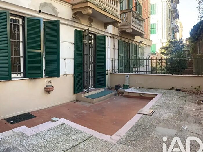 Appartamento con 6 locali in vendita in Via SantAlberto, Genova