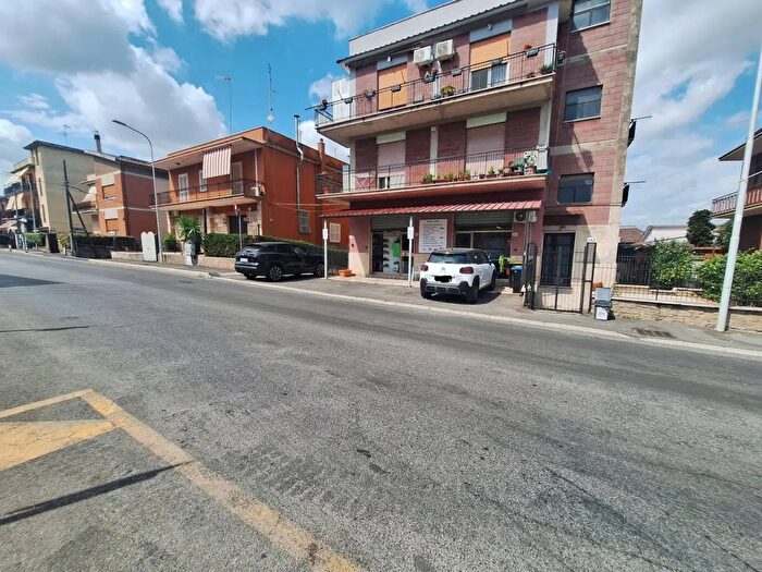 Appartamento trilocale in vendita in Via Reatina, Mentana