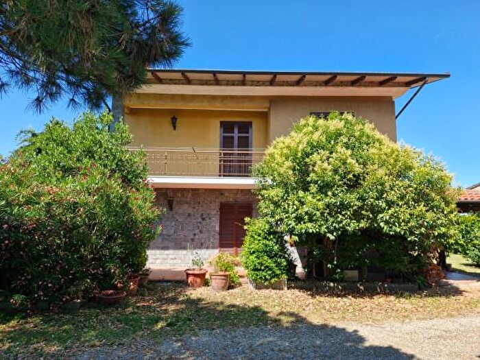 Casa con 6 locali in vendita in Trino