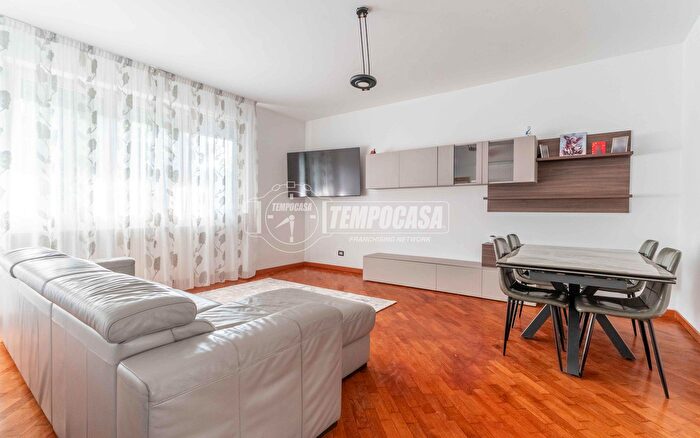 Appartamento trilocale in vendita in Via Taranto, Milano