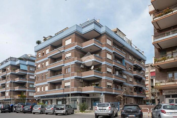 Appartamento quadrilocale in vendita in Via Isole del Capo Verde, Roma
