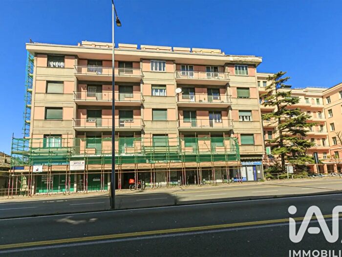 Appartamento trilocale in vendita in Corso Europa, Genova