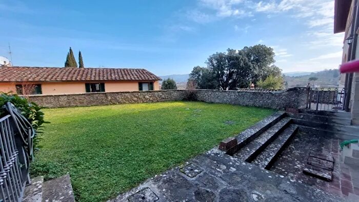 Casa con 9 locali in vendita in Arezzo