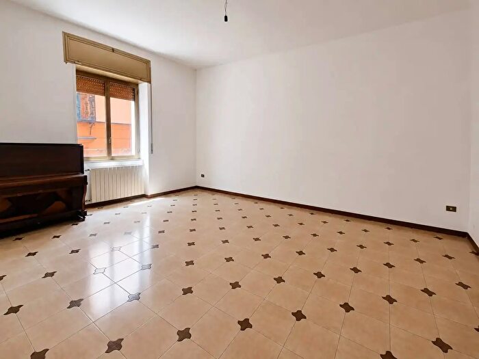 Appartamento trilocale in vendita in Via Stella, Napoli