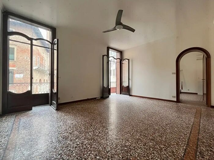 Appartamento con 5 locali in affitto in Piazza delle Erbe, Vicenza
