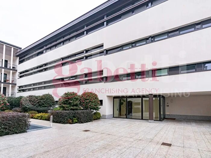 Appartamento trilocale in vendita in Via Lodovico Il Moro, Milano