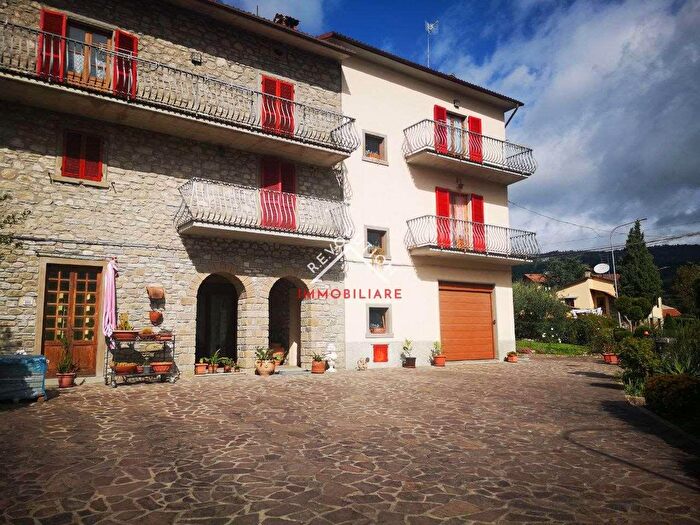 Casa con 9 locali in vendita in Via Lama, Caprese Michelangelo