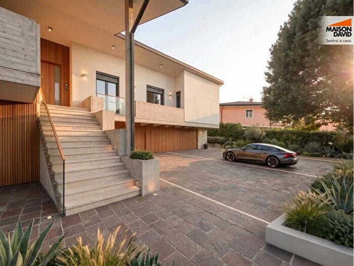 Casa con 8 locali in vendita in Via Virgilio, Arzignano