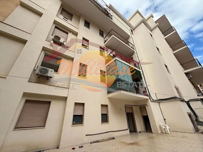 Appartamento con 7 locali in vendita in Viale Zecchino, Siracusa