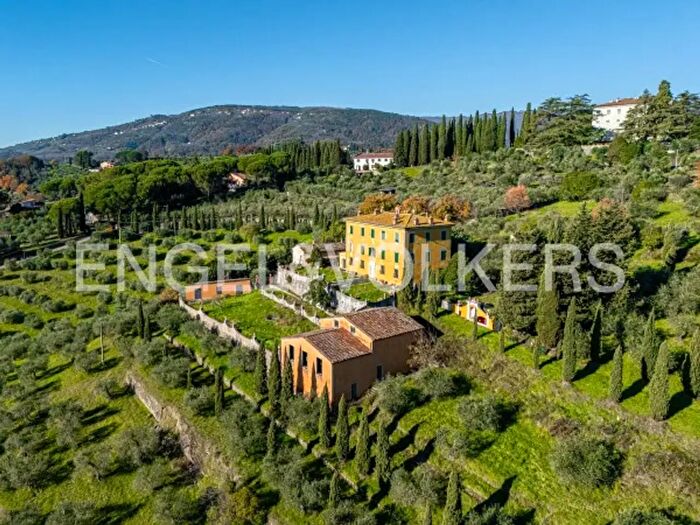 Casa con 6 locali in vendita in Via del Poggio di Arcigliano, Pistoia
