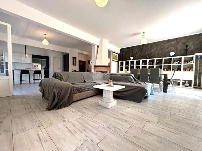 Appartamento con 6 locali in vendita in Via Ninfa Alburnea, Anzio