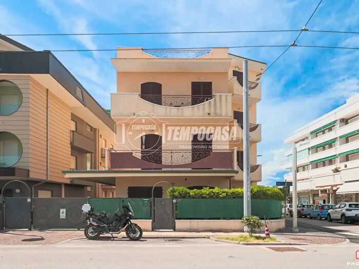 Appartamento trilocale in vendita in Viale Gabriele dAnnunzio, Riccione